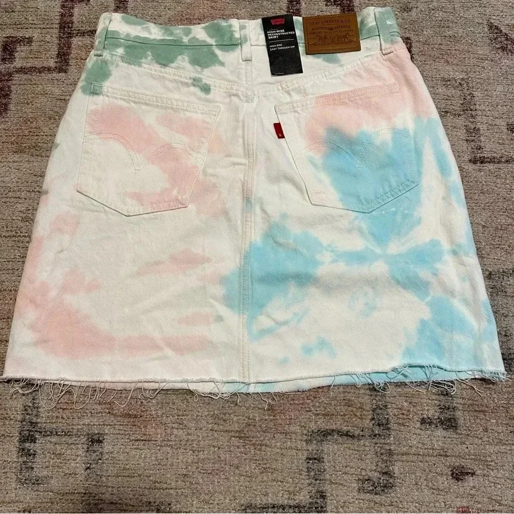 NWT Levi's High-Rise Deconstructed Tie Dye Jean Skirt in White size 28/6 - Picture 8 of 15